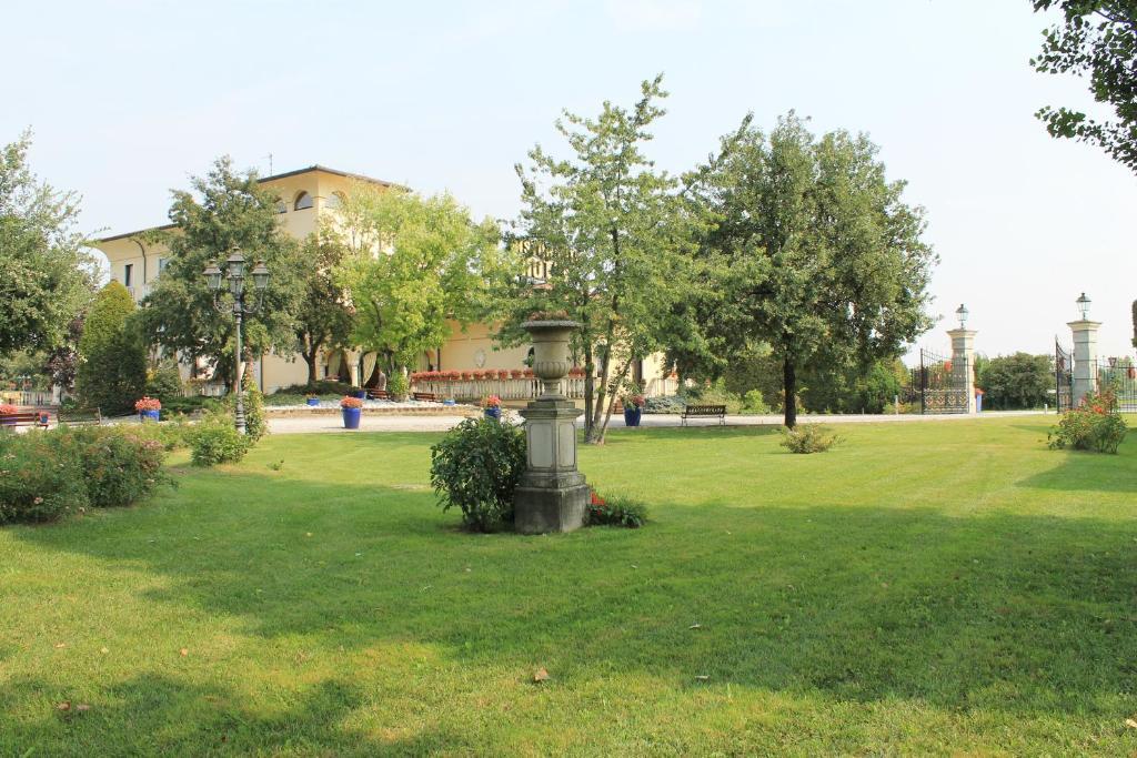 Villa Belvedere 1849 Misano di Gera dʼAdda エクステリア 写真